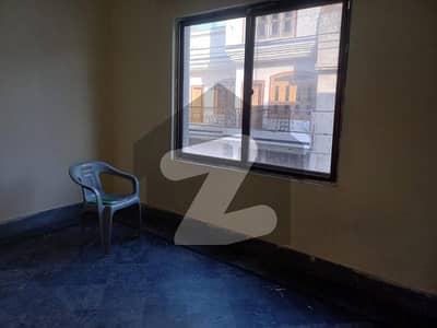 6 Marla upper portion available for rent at kaleem Shaheed colony no 1 Faisalabad