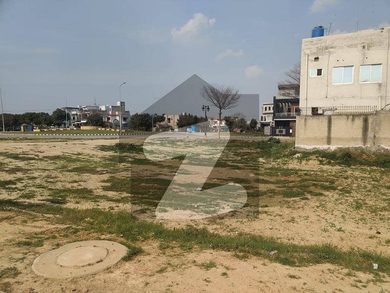 Good Location 5 Marla Plot For Sale Sector M7C2 in Lake City Lahore.
