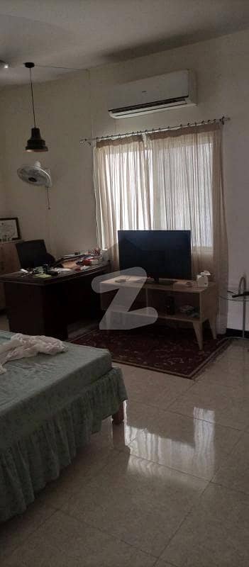 ڈی ایچ اے فیز 5 ڈی ایچ اے ڈیفینس,کراچی میں 6 کمروں کا 1 کنال مکان 10.5 کروڑ میں برائے فروخت۔