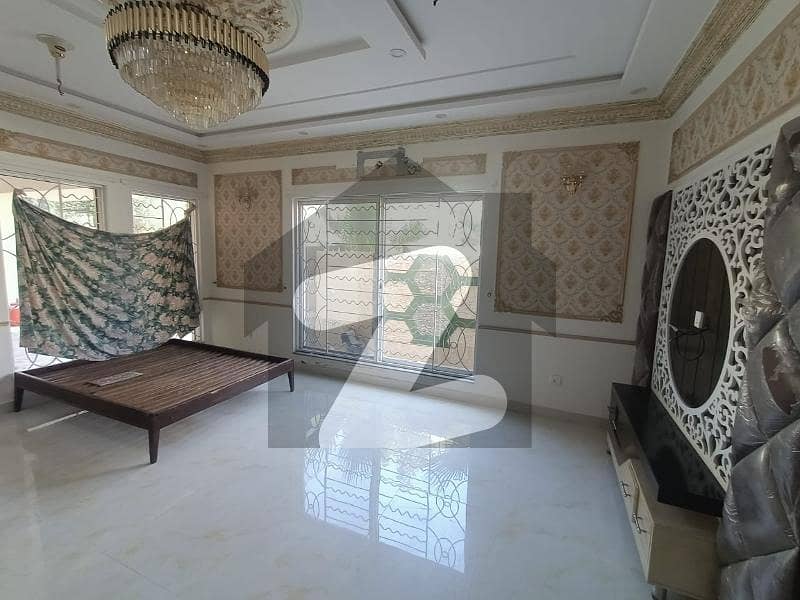 جوہر ٹاؤن لاہور میں 5 کمروں کا 10 مرلہ مکان 4.75 کروڑ میں برائے فروخت۔