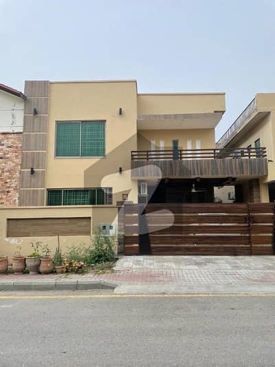 Triple Storey 10 Marla House Available In Bahria Town Phase 5 For sale