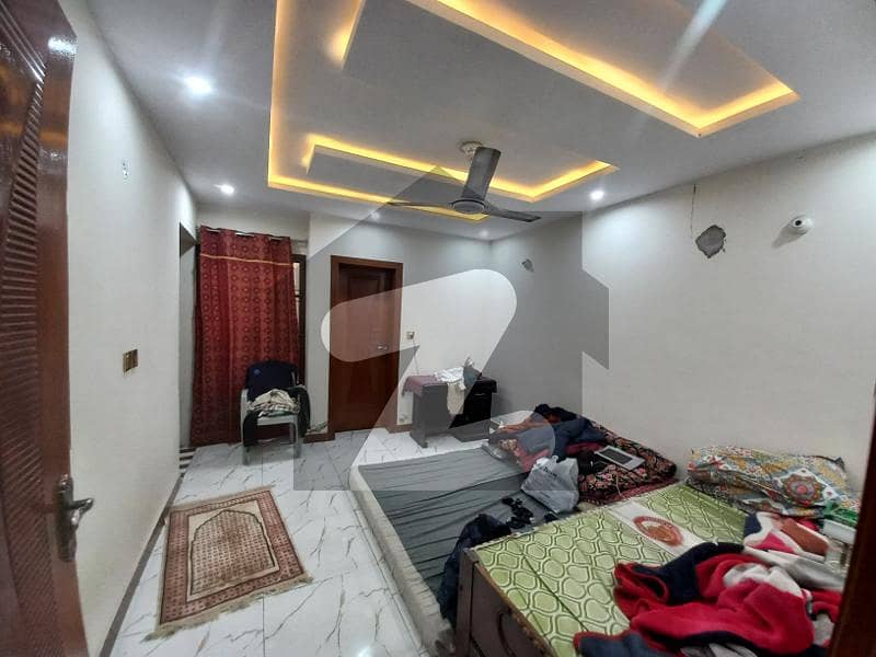 جوہر ٹاؤن لاہور میں 4 کمروں کا 5 مرلہ مکان 90.0 ہزار میں کرایہ پر دستیاب ہے۔