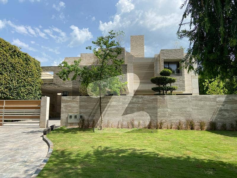 Outstanding Brand New Modern House with Swimming Pool and Elevator