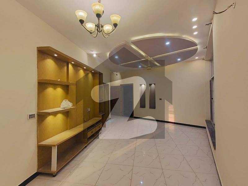 LUXURIOUS 10 MARLA DESIGNER HOUSE AVAILABLE FOR RENT
