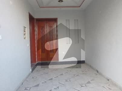 جوہر ٹاؤن فیز 1 جوہر ٹاؤن,لاہور میں 4 کمروں کا 5 مرلہ مکان 1.1 لاکھ میں کرایہ پر دستیاب ہے۔