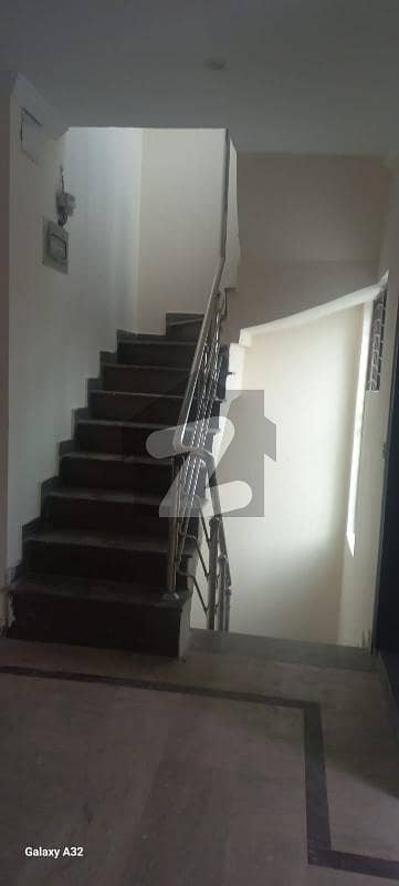 8 MARLA UPPER PORTION IN USMAN BLOCK SECTOR B BAHRIA TOWN LAHORE