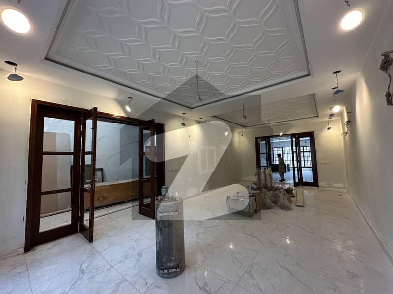 گلبرگ لاہور میں 7 کمروں کا 2 کنال مکان 8.0 لاکھ میں کرایہ پر دستیاب ہے۔