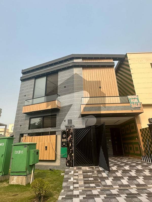 5.5 Corner with 9 Marla Green Belt House for Sale in CC Block Bahria Town Lahore