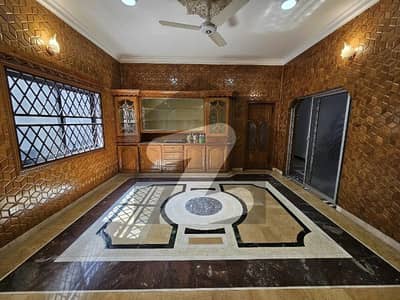 ایف ۔ 11/1 ایف ۔ 11,اسلام آباد میں 6 کمروں کا 1 کنال مکان 30.0 کروڑ میں برائے فروخت۔