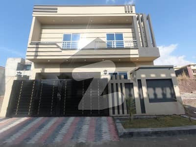 On Excellent Location House Is Available For Sale In Airport Housing Society - Sector 4
