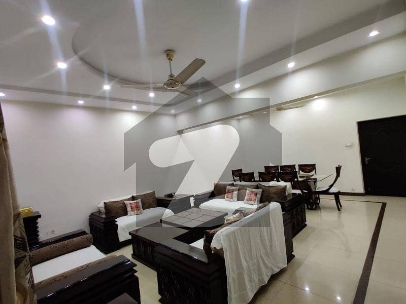 ماڈل ٹاؤن لاہور میں 3 کمروں کا 1 کنال زیریں پورشن 1.5 لاکھ میں کرایہ پر دستیاب ہے۔