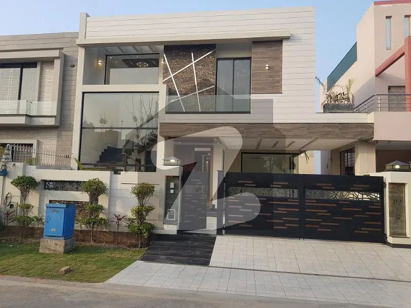 10 Marla Gorgeous Modern House For Sale At Hot Location Near To Park & Commercial