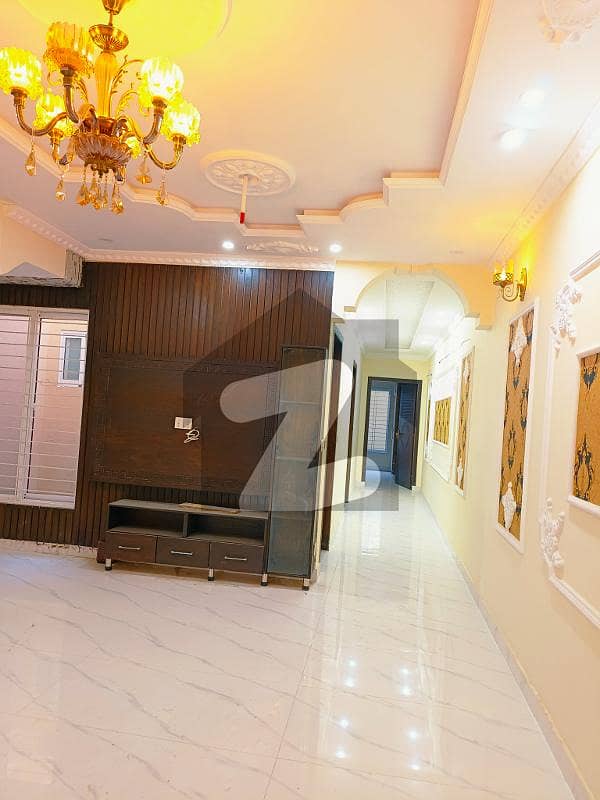 شاداب گارڈن لاہور میں 5 کمروں کا 6 مرلہ مکان 2.1 کروڑ میں برائے فروخت۔