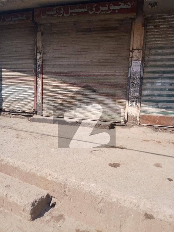ڈھوک چوہدریاں راولپنڈی میں 4 مرلہ دکان 1.5 لاکھ میں کرایہ پر دستیاب ہے۔