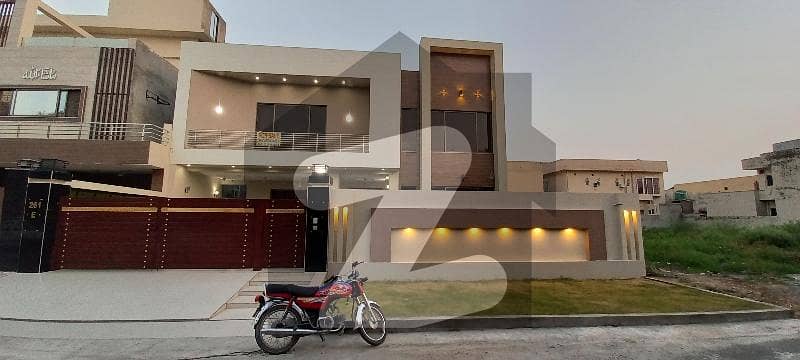 ویلینشیاء ہاؤسنگ سوسائٹی لاہور میں 6 کمروں کا 1 کنال مکان 8.5 کروڑ میں برائے فروخت۔