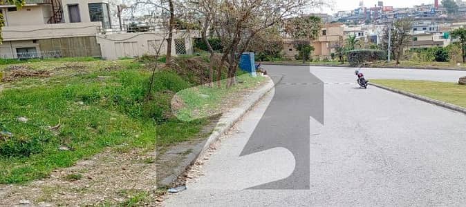 1 Kanal Corner Plot For Sale In Sector C 70 Feet Road