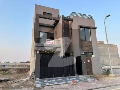 5.5 Marla Luxurious Corner House Available For Sale