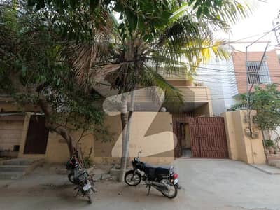 گلستانِِ جوہر ۔ بلاک 4 گلستانِ جوہر,کراچی میں 6 کمروں کا 10 مرلہ مکان 4.15 کروڑ میں برائے فروخت۔