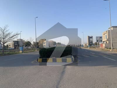 4 MARLA COMMERCIAL PLOT BLOCK "M" NEAR TO CAREFOUR IS FOR SALE