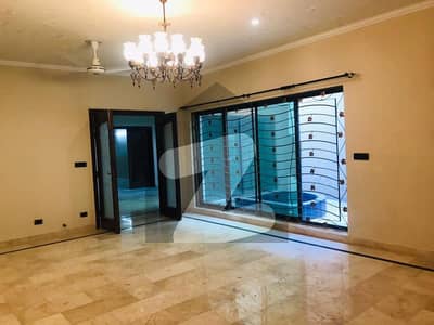 10 MARLA HOUSE FOR RENT DHA PHASE 4
