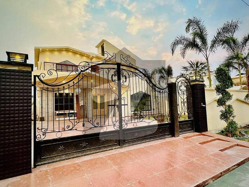 17 Marla Most Luxurious House Available For Sale At Main Boulevard