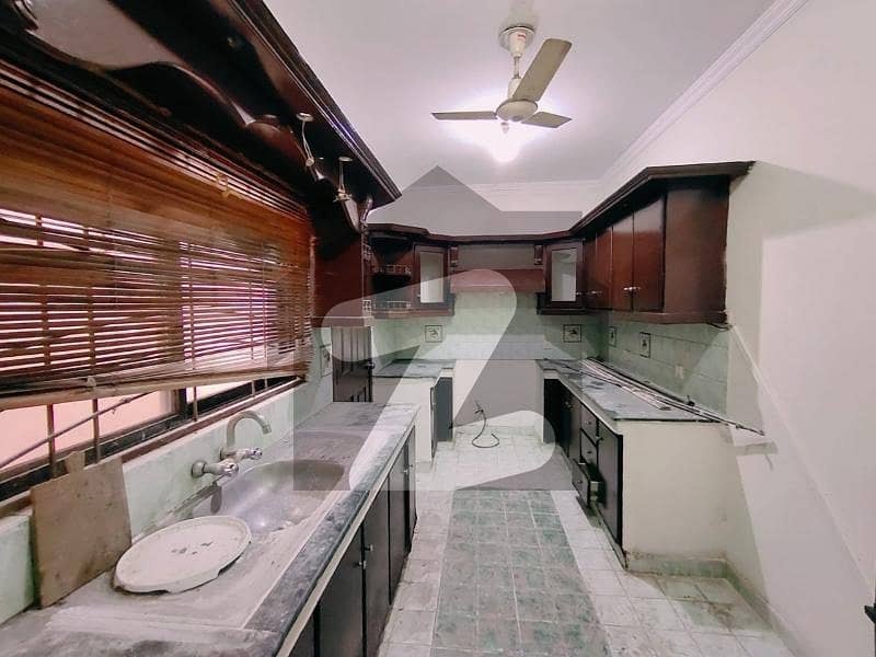 ڈی ایچ اے فیز 4 ڈیفنس (ڈی ایچ اے),لاہور میں 4 کمروں کا 10 مرلہ مکان 1.6 لاکھ میں کرایہ پر دستیاب ہے۔