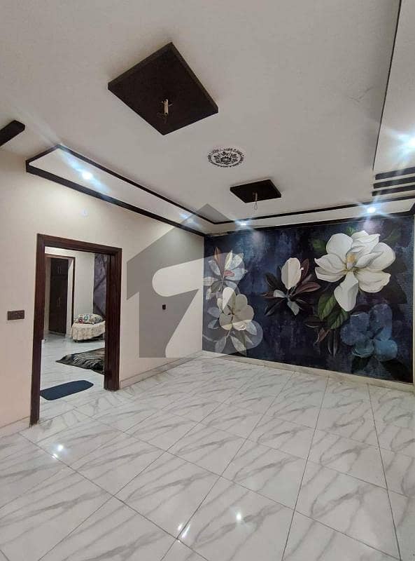 ستیانہ روڈ فیصل آباد میں 6 کمروں کا 7 مرلہ مکان 2.25 کروڑ میں برائے فروخت۔