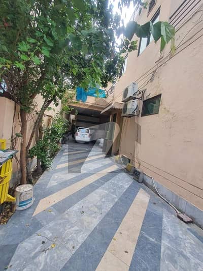 very beautiful and on main boulevard of johar town
1 kanal basement commercial