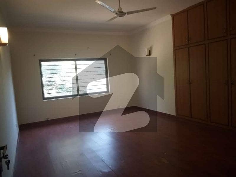 f8 2kanal 3bed upper portion available for rent