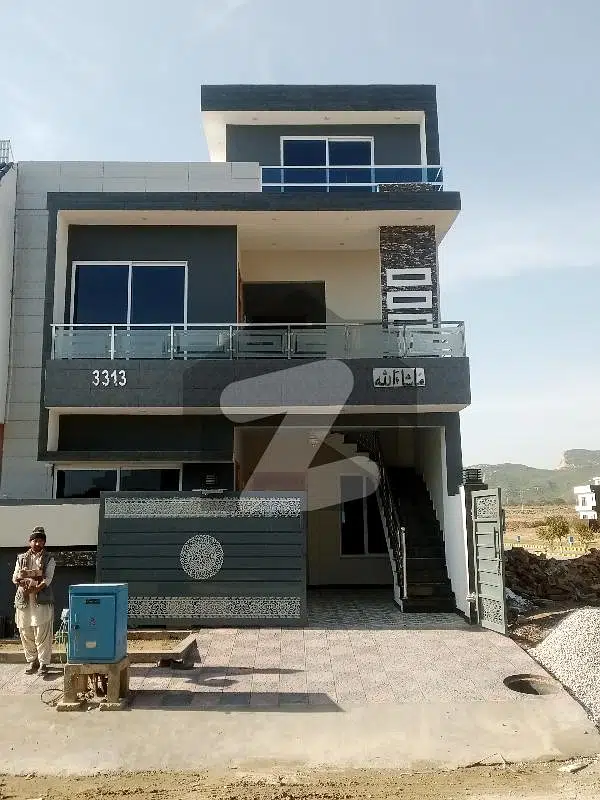 Sun Face Double Unit House Available For Sale@1.90 Crore ,2nd From Main Double Road, Close To Masjid/Markaz/Park, In MPCHS B-17