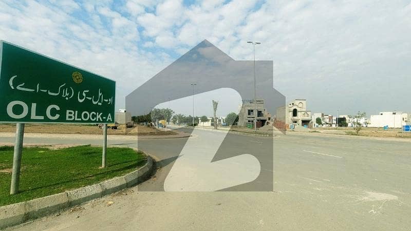 HIGHLY RECOMMENDED 8 MARLA RESIDENCIAL PLOT BACK TO MAIN BOULEVARD LOCATED IN OLC A BLOCK NEAR TO PARK BUILDER LOCATION FOR SALE