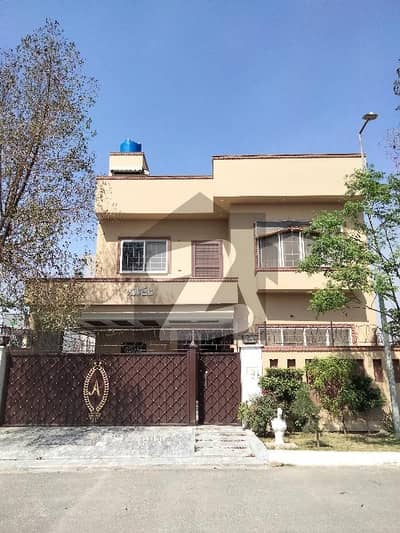 10M neat and clean house available for rent