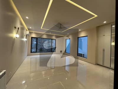 F-7 LUXURIOUS HOUSE FOR RENT BRAND NEW HOUSE PRIME LOCATION