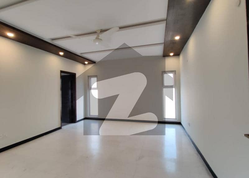 ڈی ایچ اے فیز 6 - بلاک ایم فیز 6,ڈیفنس (ڈی ایچ اے),لاہور میں 5 کمروں کا 1 کنال مکان 2.3 لاکھ میں کرایہ پر دستیاب ہے۔