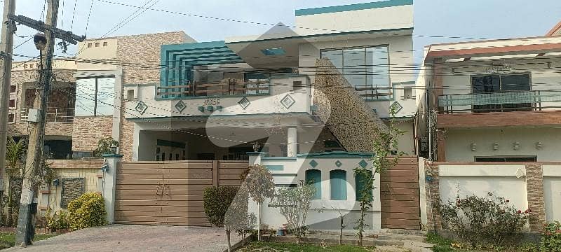 ایم ڈی اے کو - آپریٹو ہاؤسنگ سکیم ملتان میں 5 کمروں کا 10 مرلہ مکان 2.65 کروڑ میں برائے فروخت۔