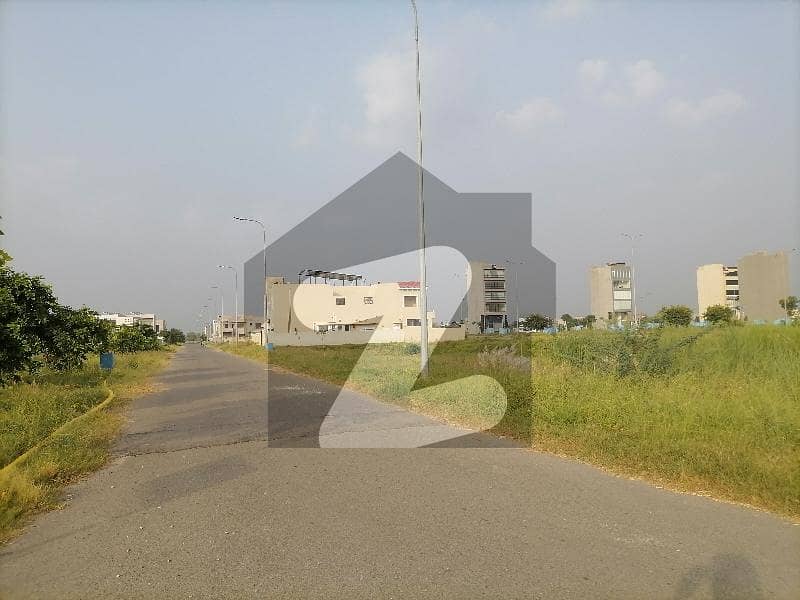 YASMEEN. SUPERHOT LOCATION Q-Block "100ft Road" Urgent Sale DHA Phase 7 -01 Kanal Plot Direct Owner Meeting One Call Deal