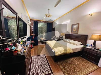 ماڈل ٹاؤن ۔ بلاک ایم ماڈل ٹاؤن,لاہور میں 5 کمروں کا 10 مرلہ مکان 4.0 کروڑ میں برائے فروخت۔