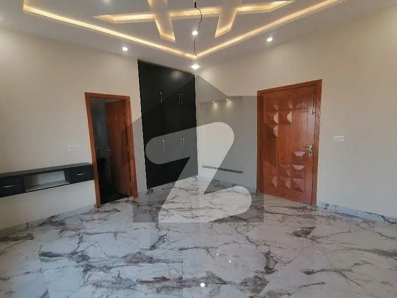 In Multan You Can Find The Perfect Prime Location House For sale