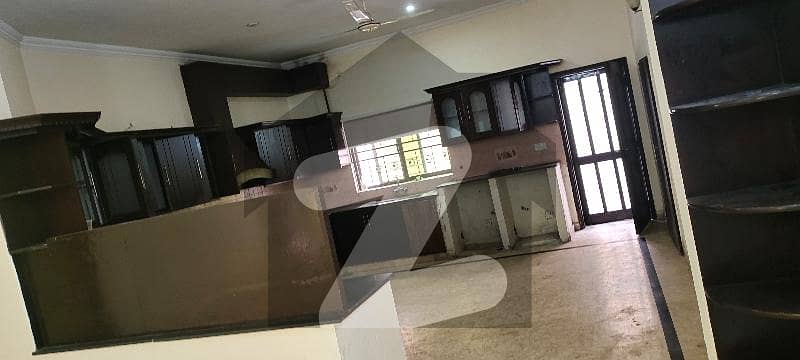 ویلینشیاء ہاؤسنگ سوسائٹی لاہور میں 5 کمروں کا 1 کنال مکان 1.55 لاکھ میں کرایہ پر دستیاب ہے۔
