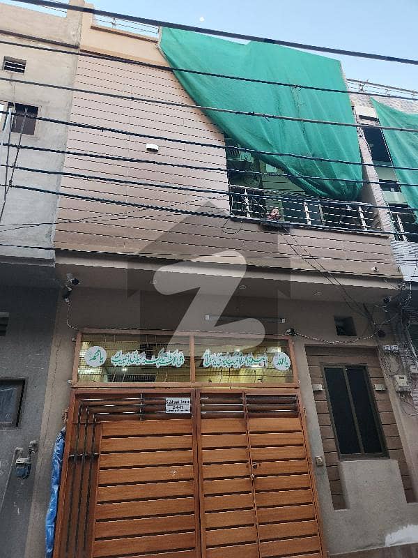 سمن آباد لاہور میں 3 کمروں کا 3 مرلہ مکان 1.7 کروڑ میں برائے فروخت۔