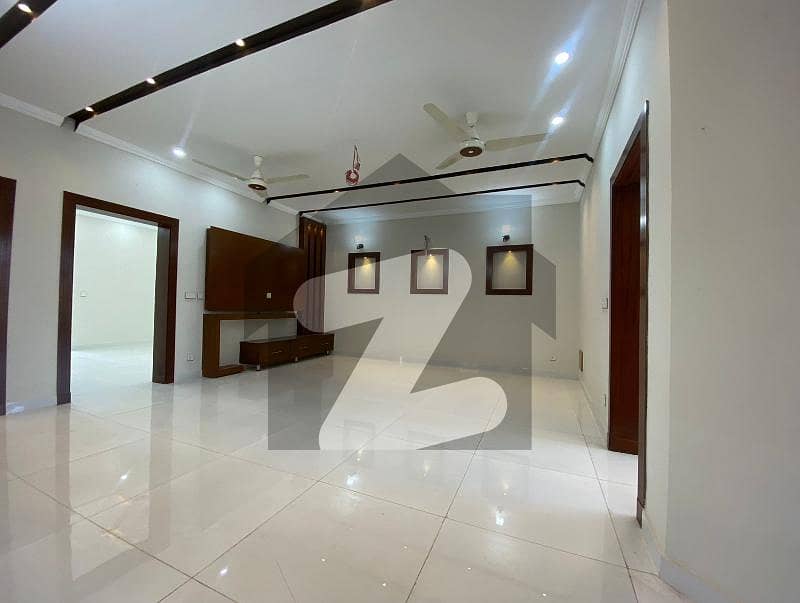 10 Marla, Brand New House Available For Rent