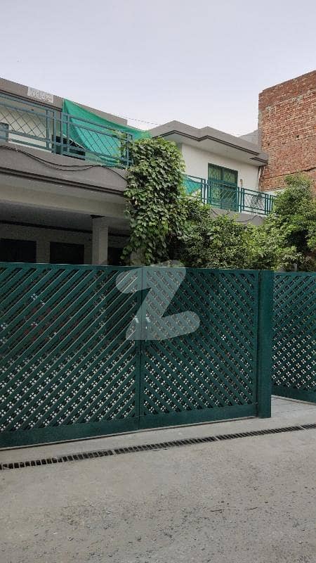 علی پارک کینٹ,لاہور میں 6 کمروں کا 1 کنال مکان 4.0 کروڑ میں برائے فروخت۔