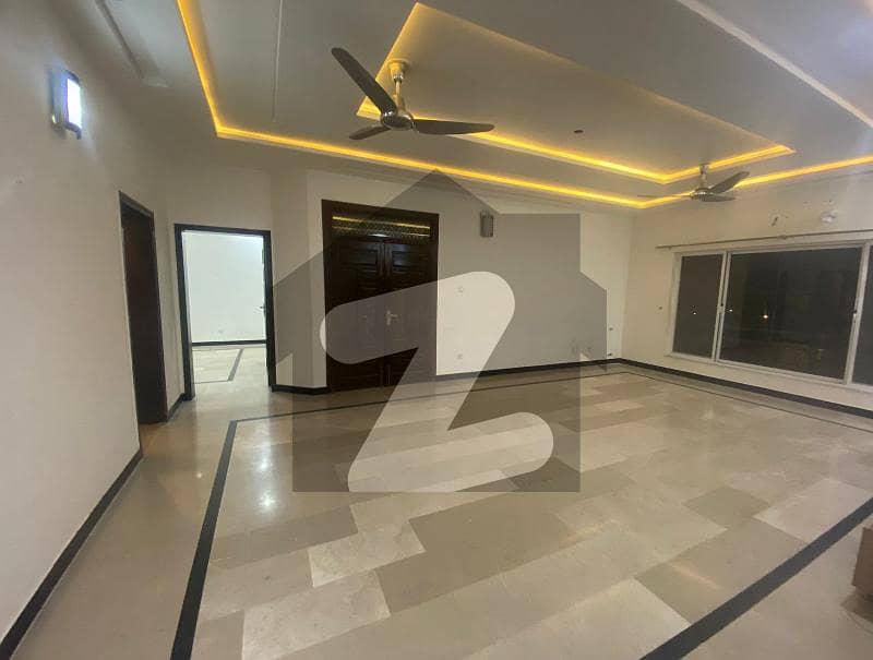 1 Kanal Upper Portion Available For Rent