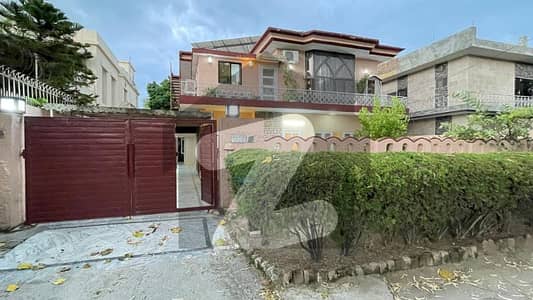F. 8/1 Prime Location House 500 Sq. Yard Single Owner Cda Transfer Available For Sale