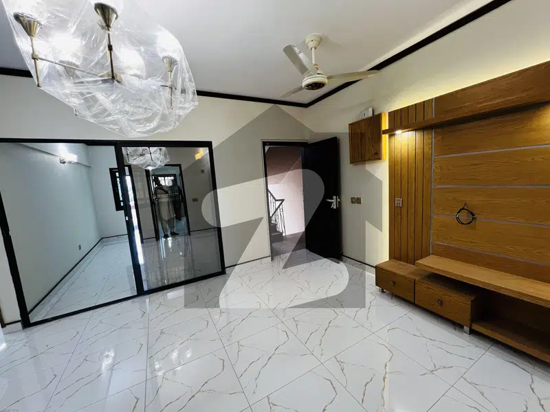 Bukhari Commercial Extraordinary Flat Available For Sale