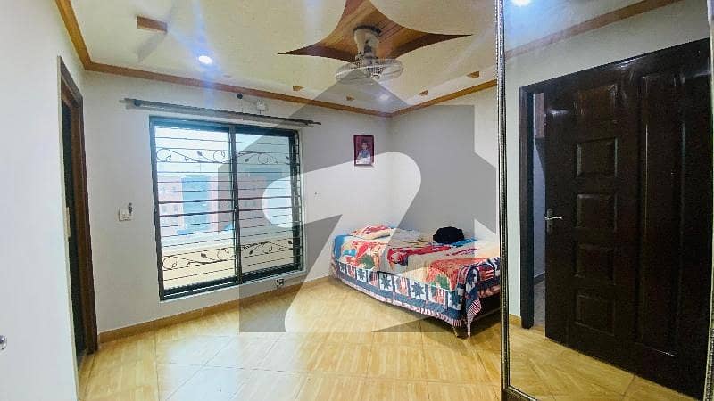 طارق گارڈنز لاہور میں 4 کمروں کا 5 مرلہ مکان 80.0 ہزار میں کرایہ پر دستیاب ہے۔