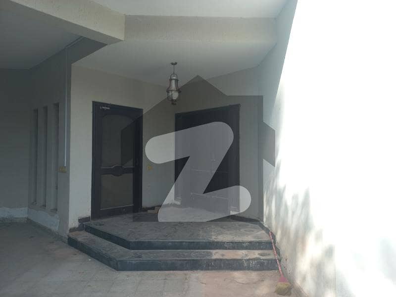 عسکری 11 ۔ سیکٹر بی عسکری 11,عسکری,لاہور میں 4 کمروں کا 1 کنال مکان 1.8 لاکھ میں کرایہ پر دستیاب ہے۔