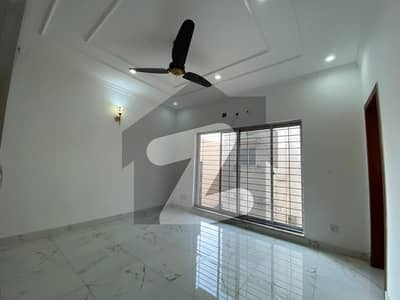 5 MARLA SLIGHTLY USED HOUSE FOR SALE IN PARAGON CITY