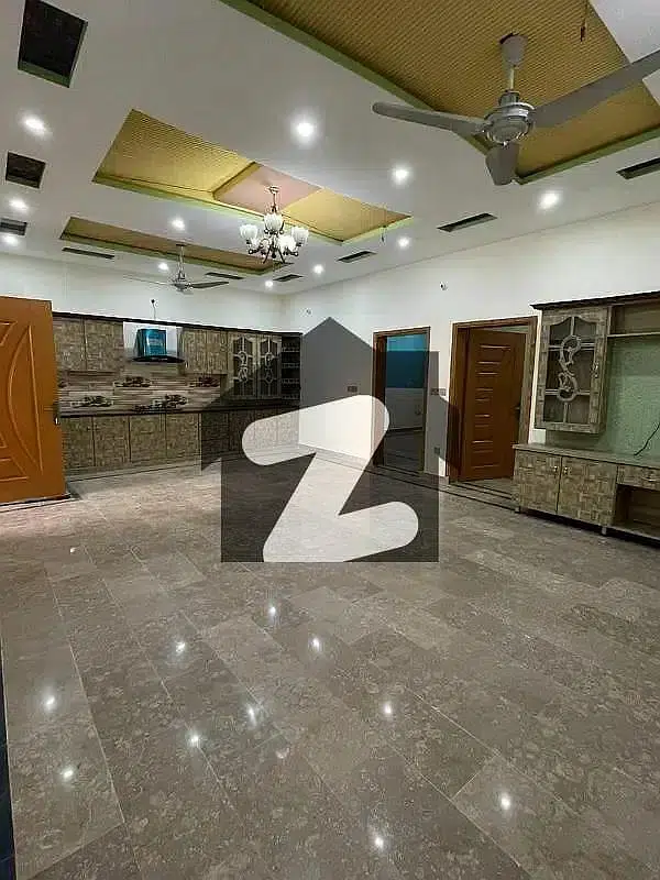 10 Marla Residential House For Rent At A Very Reasonable Price In LDA Lahore