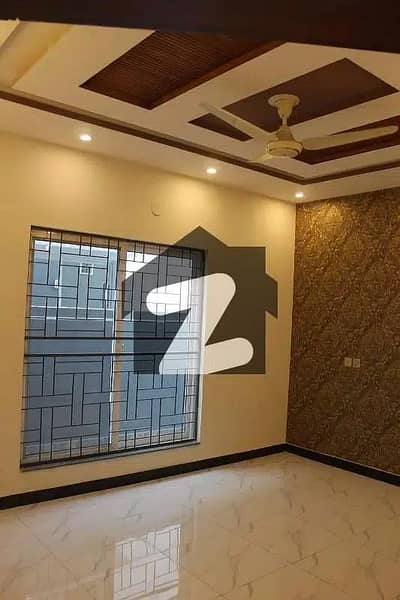 ایل ڈی اے ایوینیو ۔ بلاک ایم ایل ڈی اے ایوینیو,لاہور میں 5 کمروں کا 10 مرلہ مکان 1.1 لاکھ میں کرایہ پر دستیاب ہے۔
